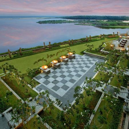 The Leela Palace צ'נאי מראה חיצוני תמונה View of the Bay of Bengal from the hotel