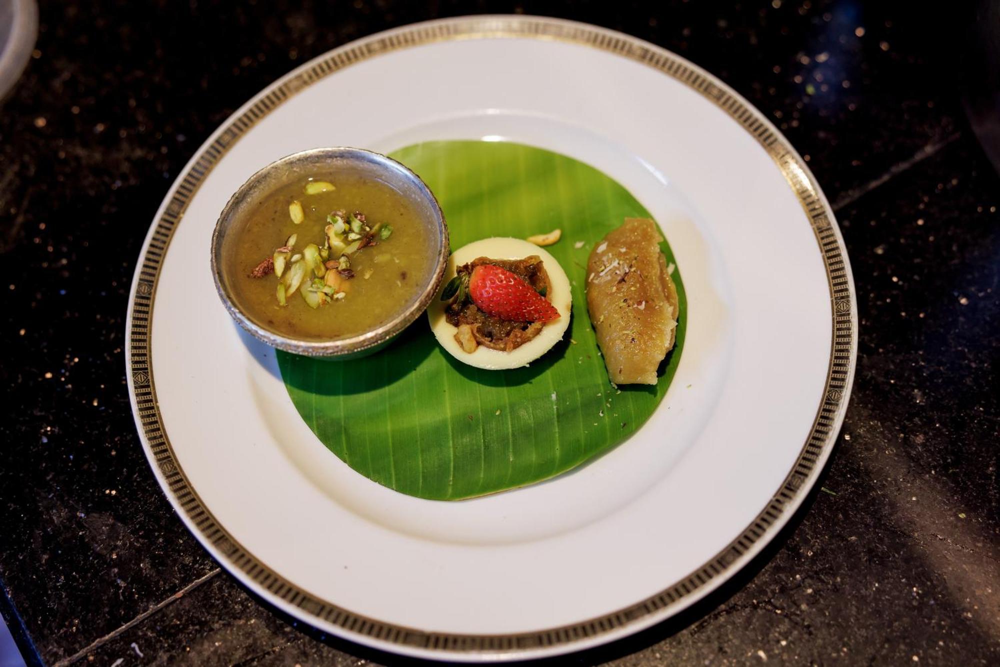 The Leela Palace צ'נאי מראה חיצוני תמונה A plate of prasadam